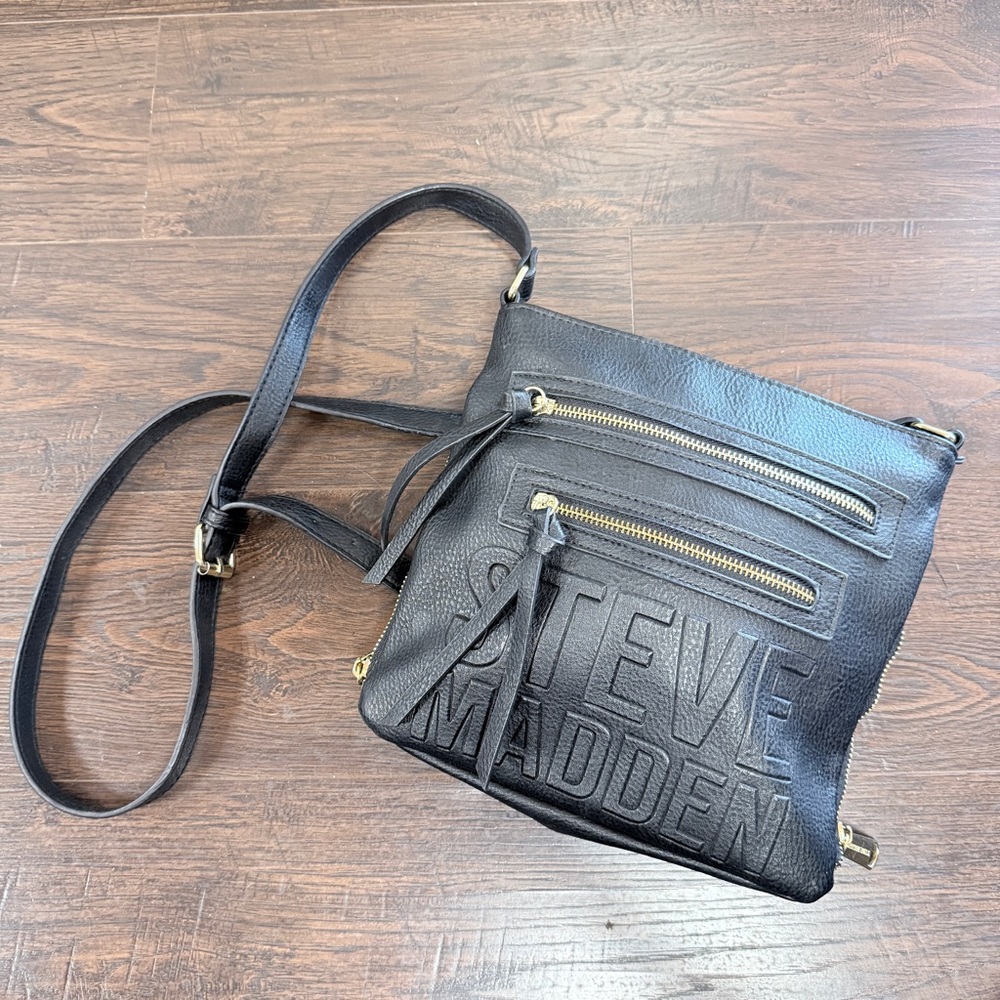 STEVE MADDEN BLACK CROSSBODY